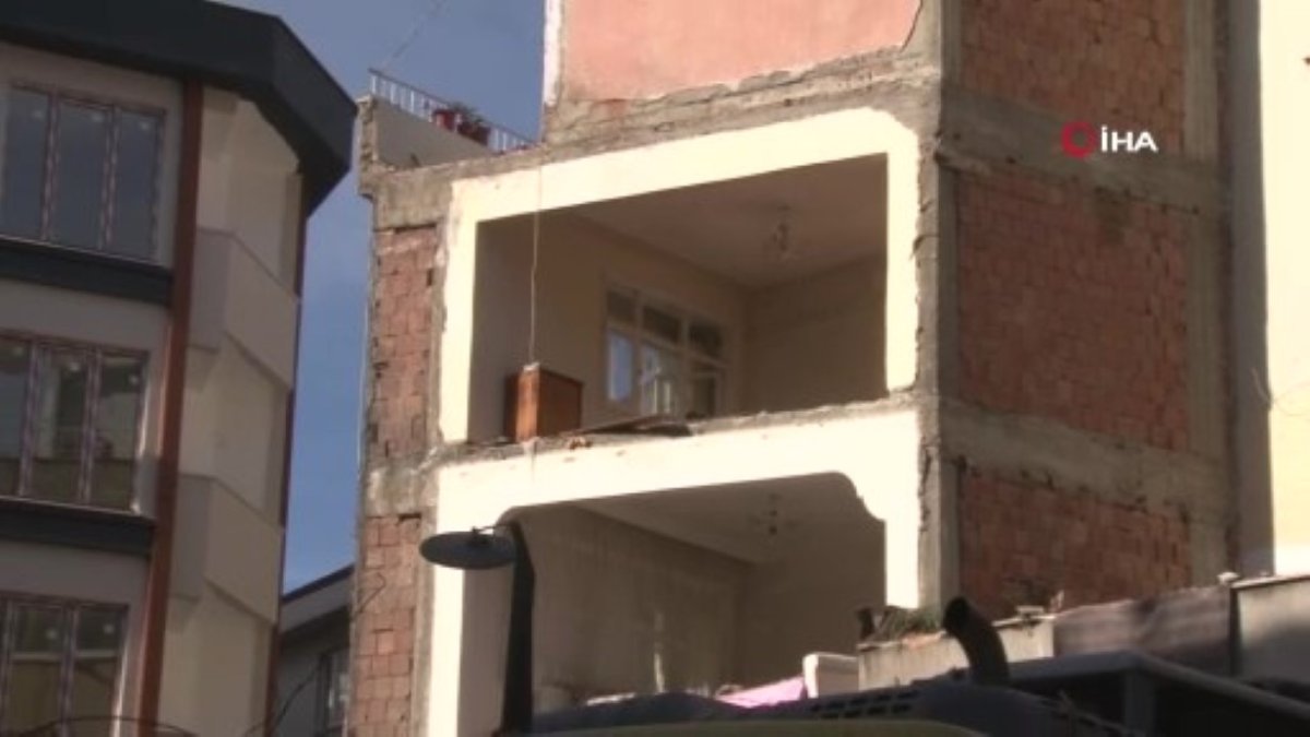 Zeytinburnu'nda şoke eden görüntü: Apartmanın duvarının olmadığı ortaya çıktı