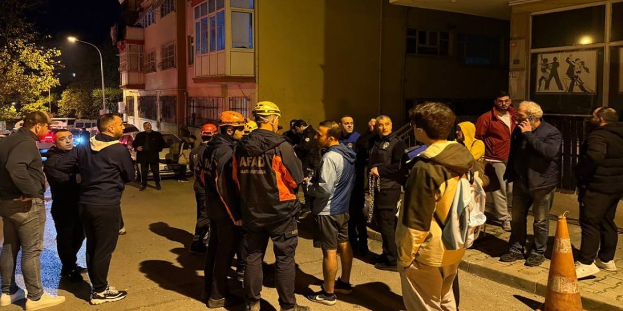 İstanbul’da korku dolu anlar! 4 katlı binanın kolonları çatladı
