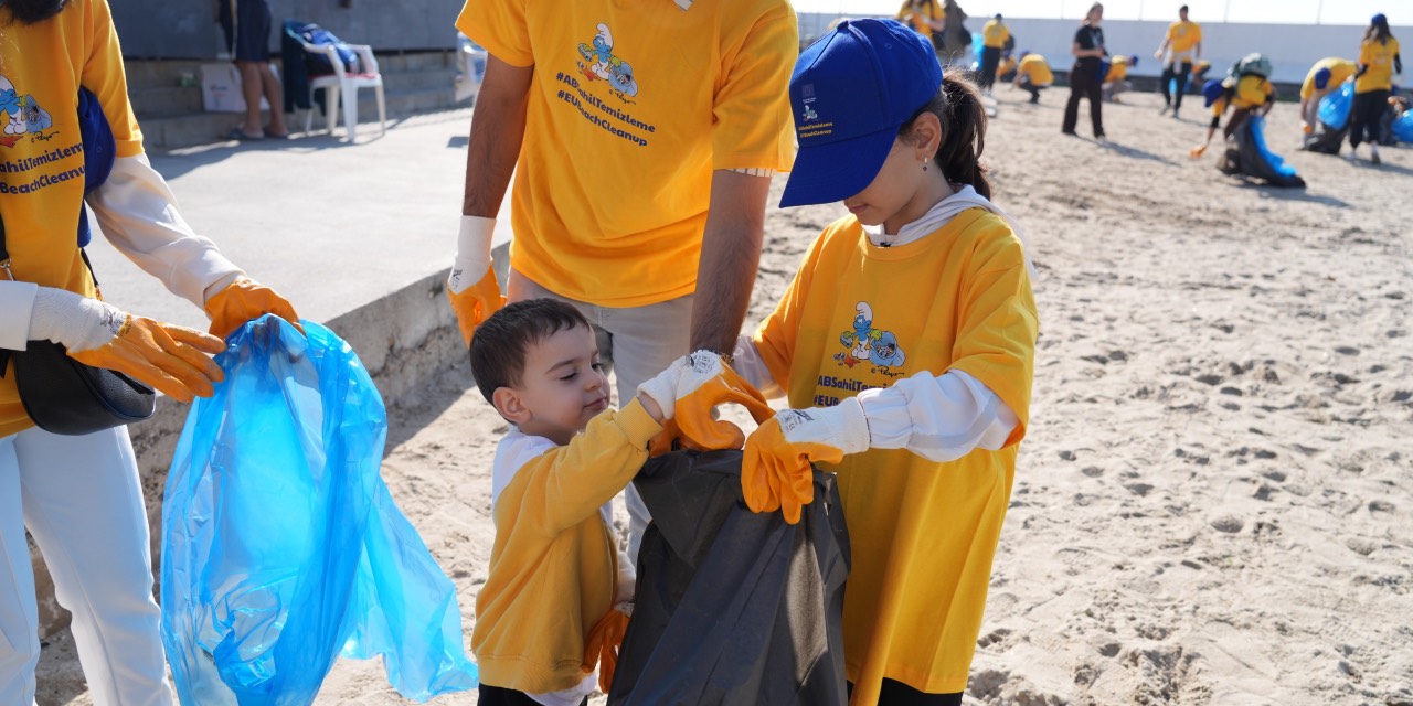 Kadıköy'de sahil temizliği