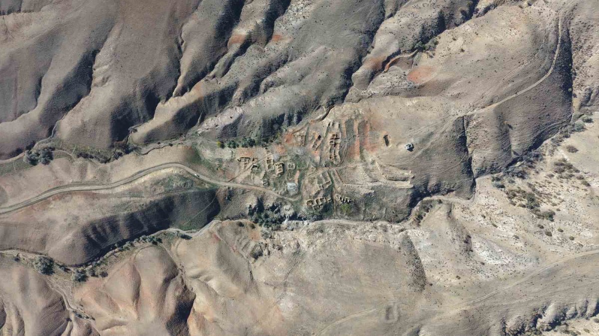 35 yıl önce terk edildi: Hayalet köy 'Pırıklı' uydu haritasından silindi