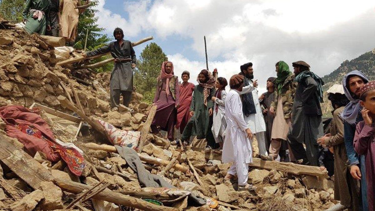 Afganistan 6,3 büyüklüğünde deprem: 20 can kaybı, yüzlerce yaralı