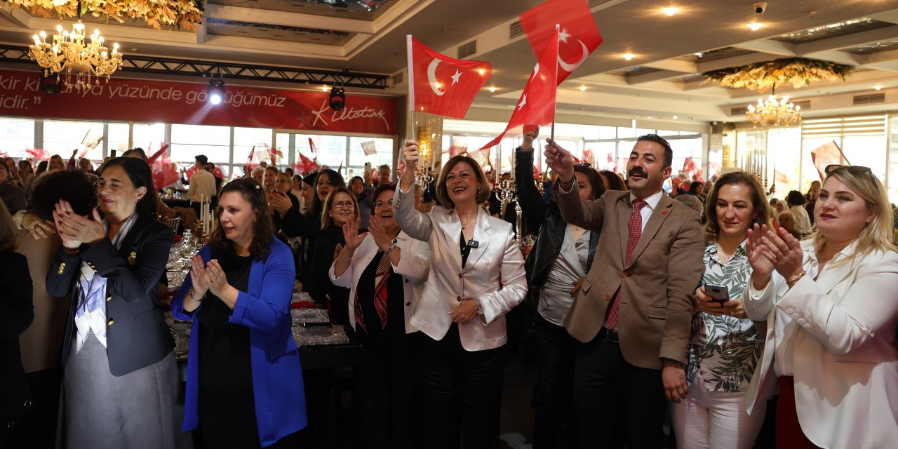 Başkan Ünlüce, Cumhuriyet buluşmasında kadınlarla bir araya geldi