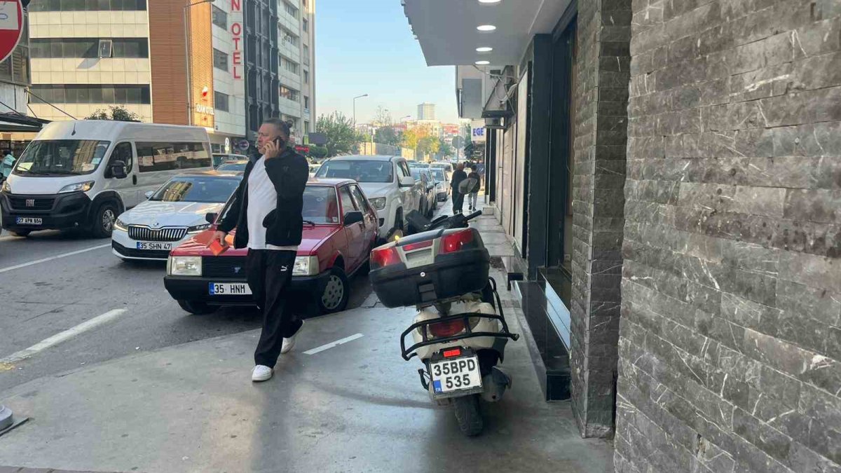 Balıkesir'deki deprem İzmir'de hissedildi: Vatandaşlar kendilerini sokağa attı