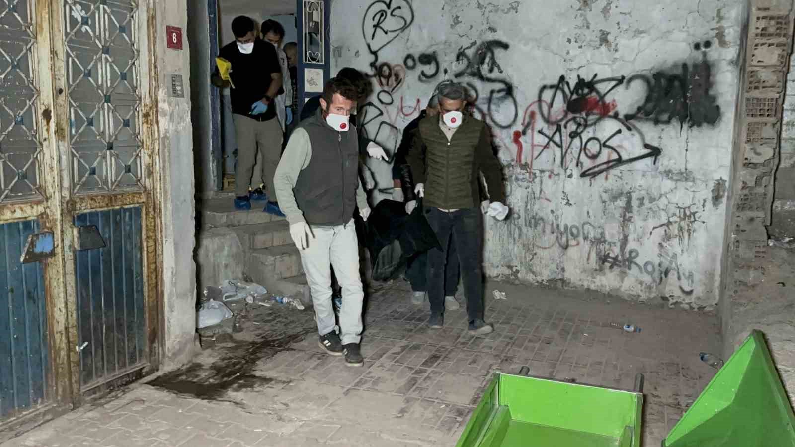 Yaşlı adam evinde ölü bulundu