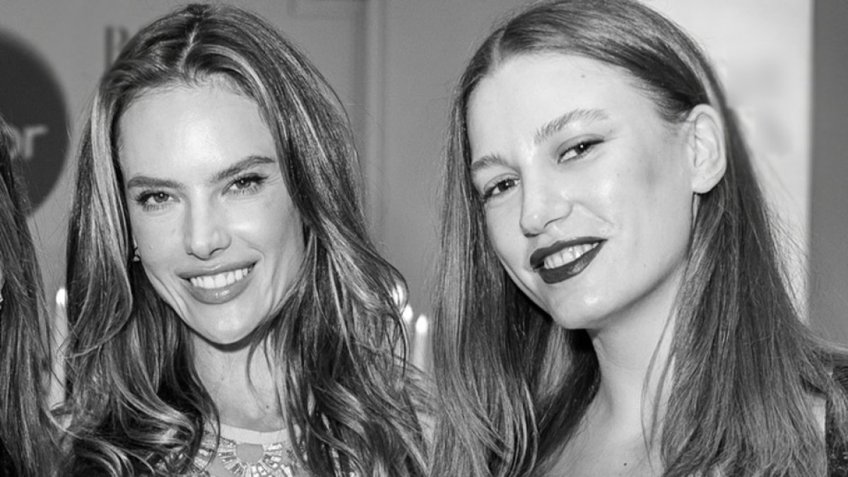 Serenay Sarıkaya ve Alessandra Ambrosıo aynı karede