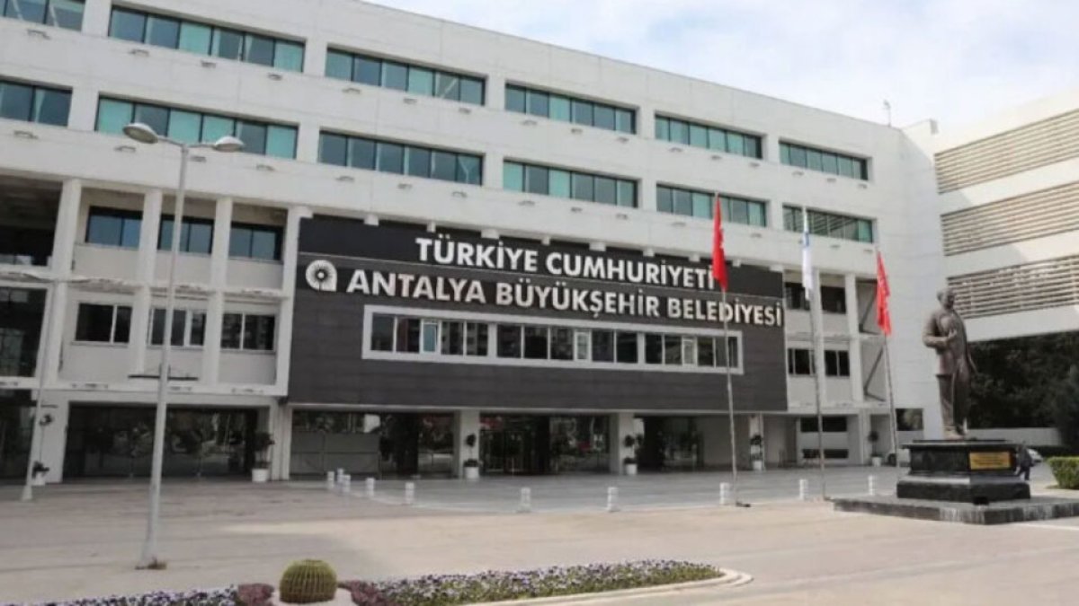 Antalya Büyükşehir Belediyesi'ne operasyon: 7 gözaltı