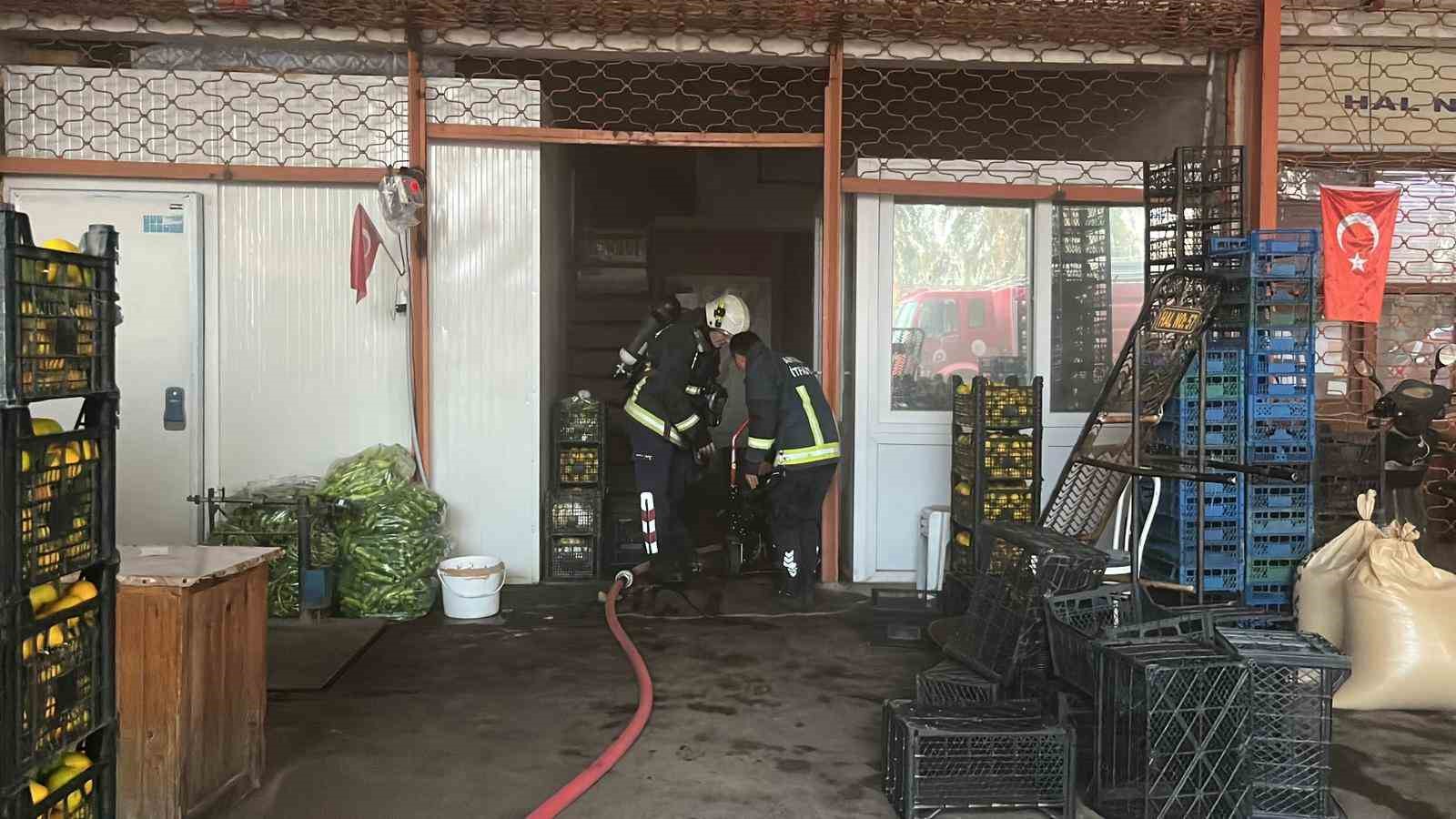 Sebze meyve deposunda yangın