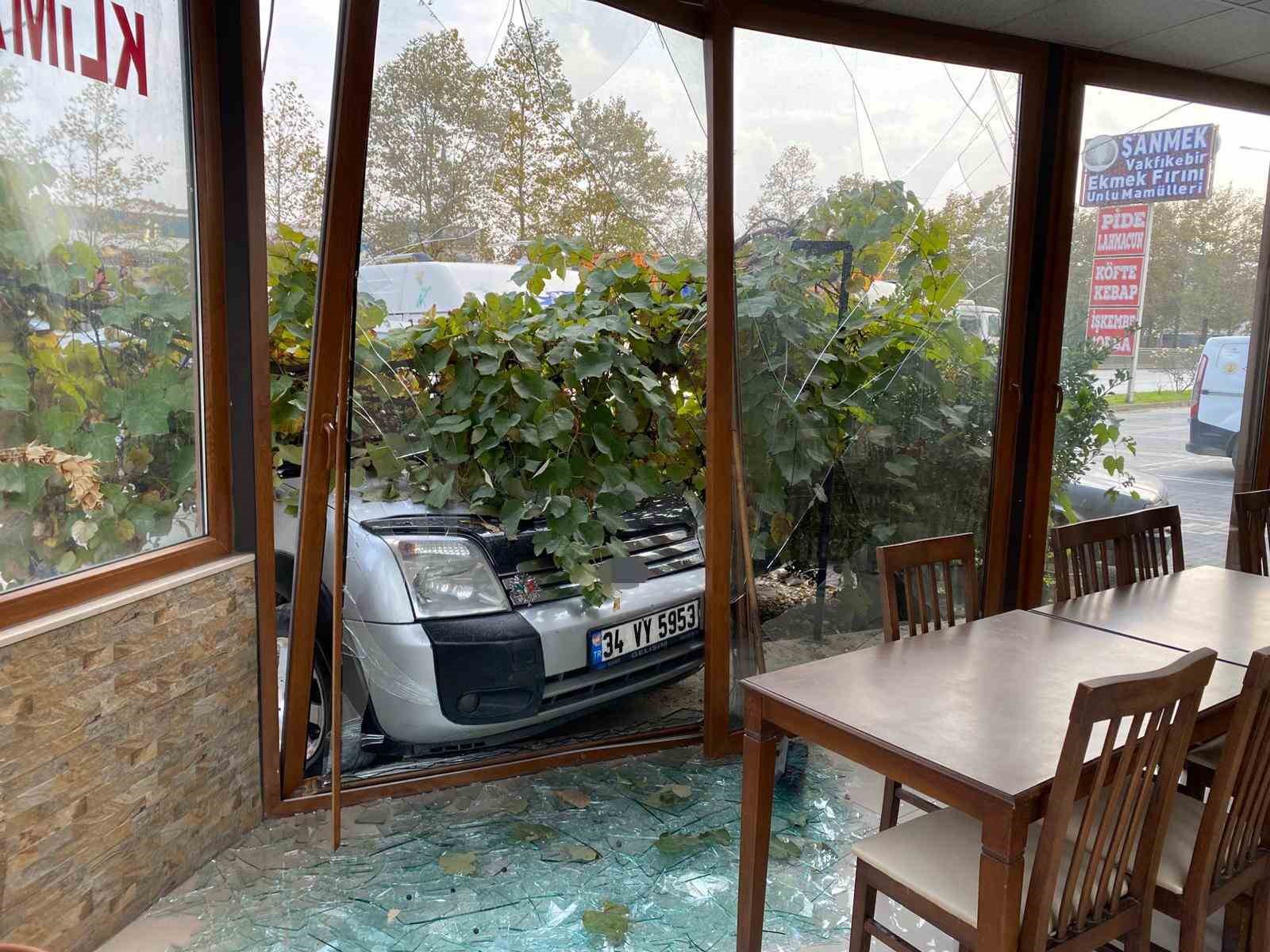 Kontrolden çıkarak park halindeki araçlara çarptı: 1 ölü 3 yaralı