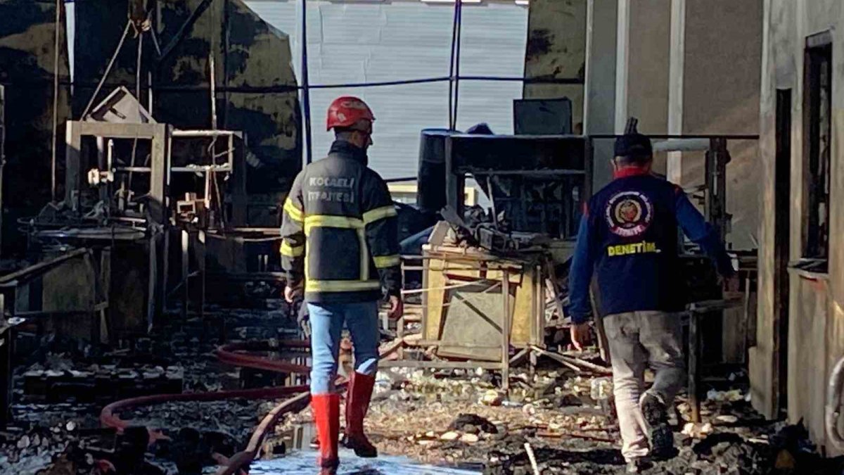 Kocaeli’de parfüm tesisinde korkunç yangın: Görgü tanığı yürek burkan detayları anlattı