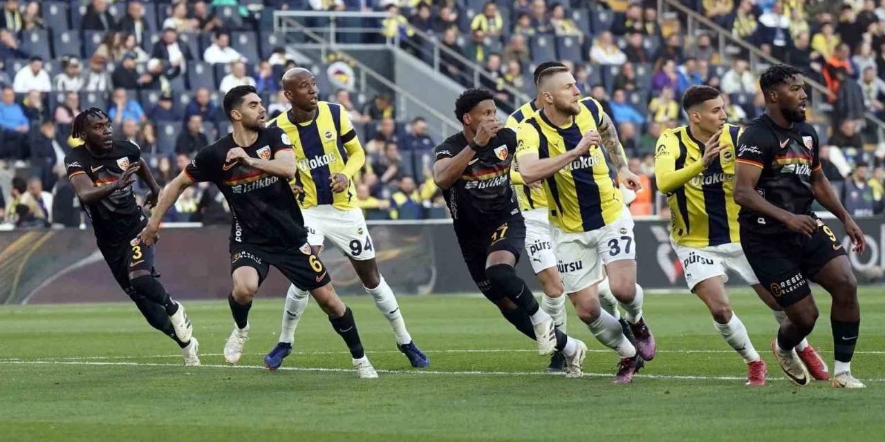 Kadıköy'deki nefes kesen maçta goller peş peşe geldi: Fenerbahçe'den büyük atak!