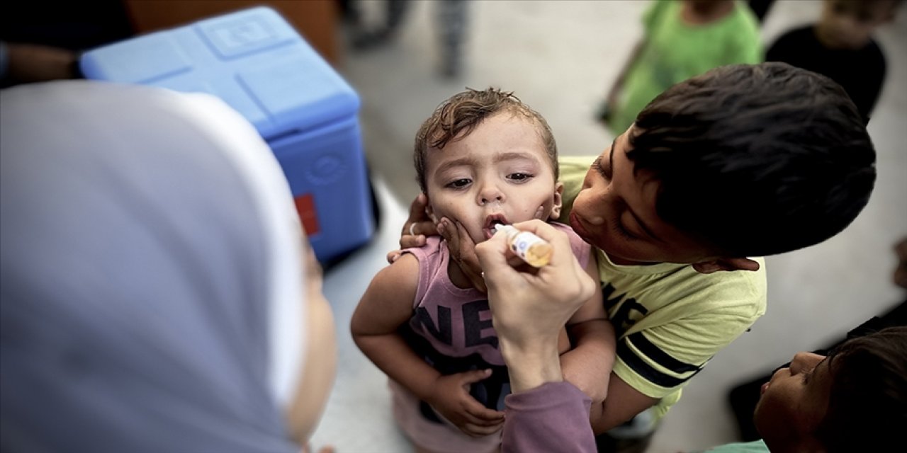 İsrail, Gazzeli çocukların aşılanması için gereken şırıngaların girişini engelliyor: 1,6 milyonu reddedildi
