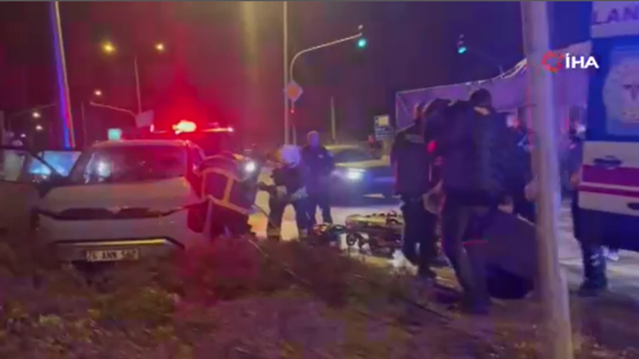 Porselen yüklü kamyon otomobile çarptı: 4 yaralı