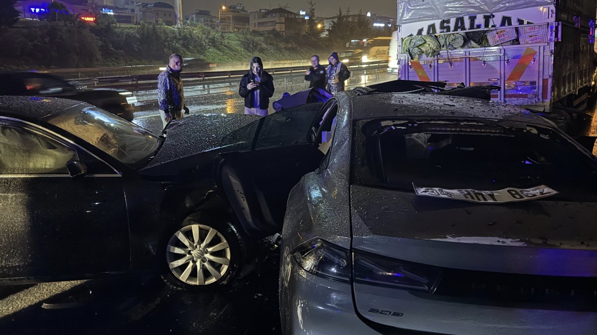 Ataşehir’de zincirleme kaza: 2’si ağır 6 yaralı