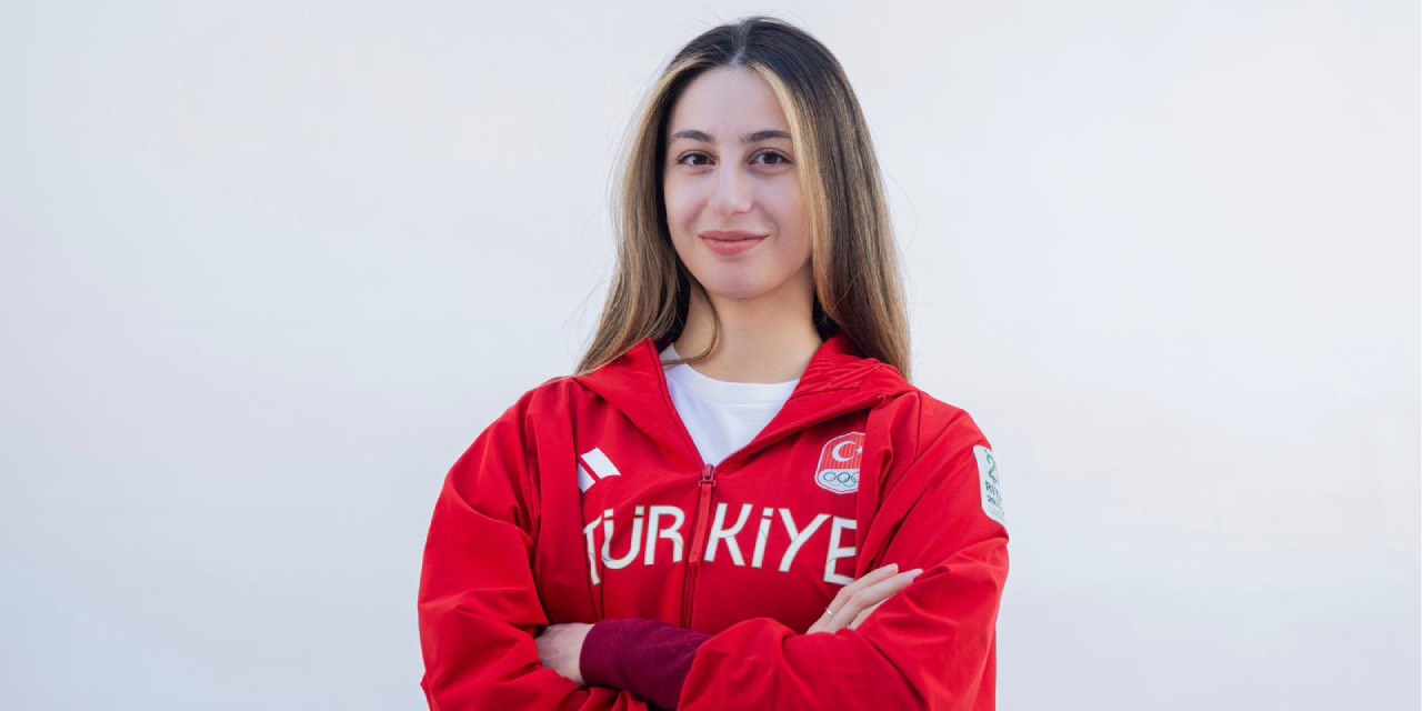 Bursa Belediyesporlu Özge Yılmaz'dan gümüş madalya