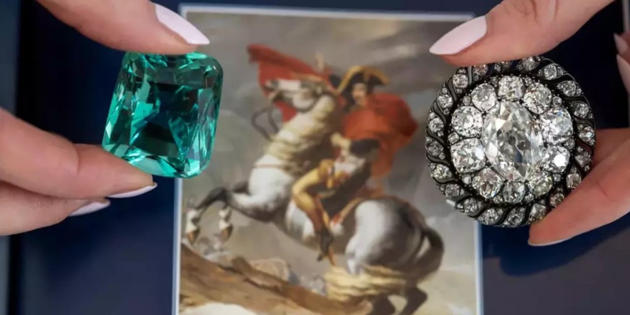 Napolyon’un kaybettiği elmas broş rekor fiyata satıldı