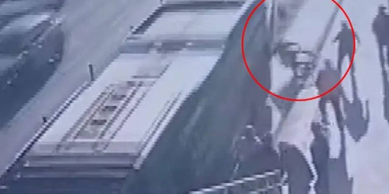 Zeytinburnu'nda metrobüs faciası: Engelli yolcu hayatını kaybetti