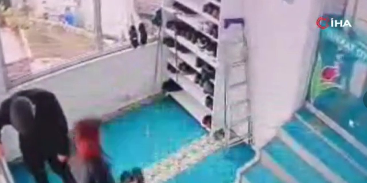 Cuma namazında kalp krizi geçirdi