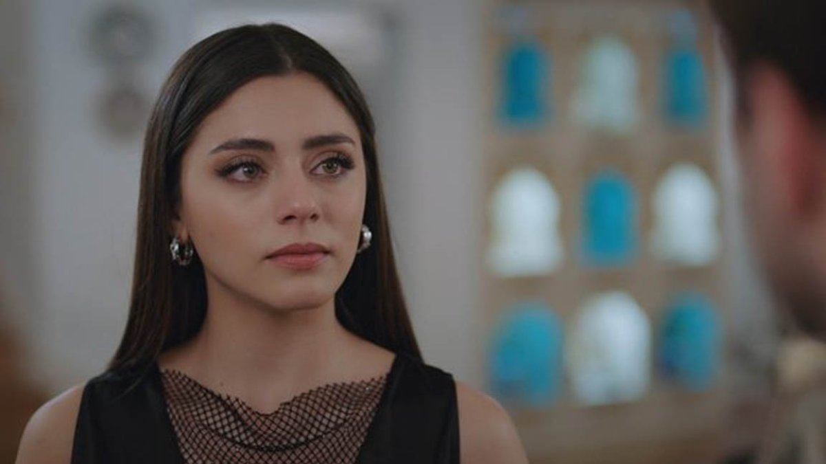 Sıla Türkoğlu, ‘Kızılcık Şerbeti’nden ayrılır ayrılmaz iki ismi takipten çıkardı