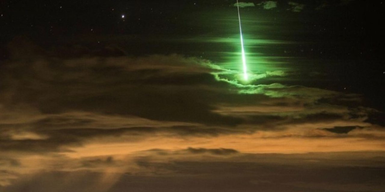 Uzay çöpü sandılar, meteor çıktı! Evin çatısını deldi geçti