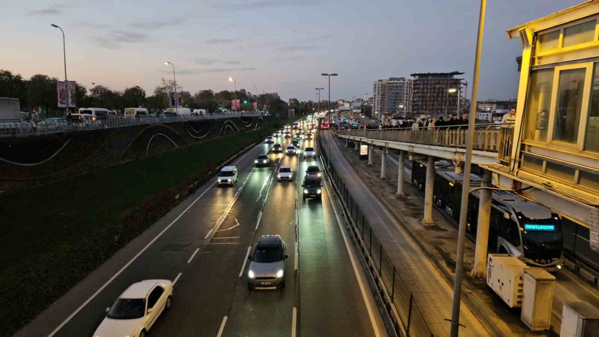 İstanbul’da trafik yoğunluğu yüzde 70'e çıktı