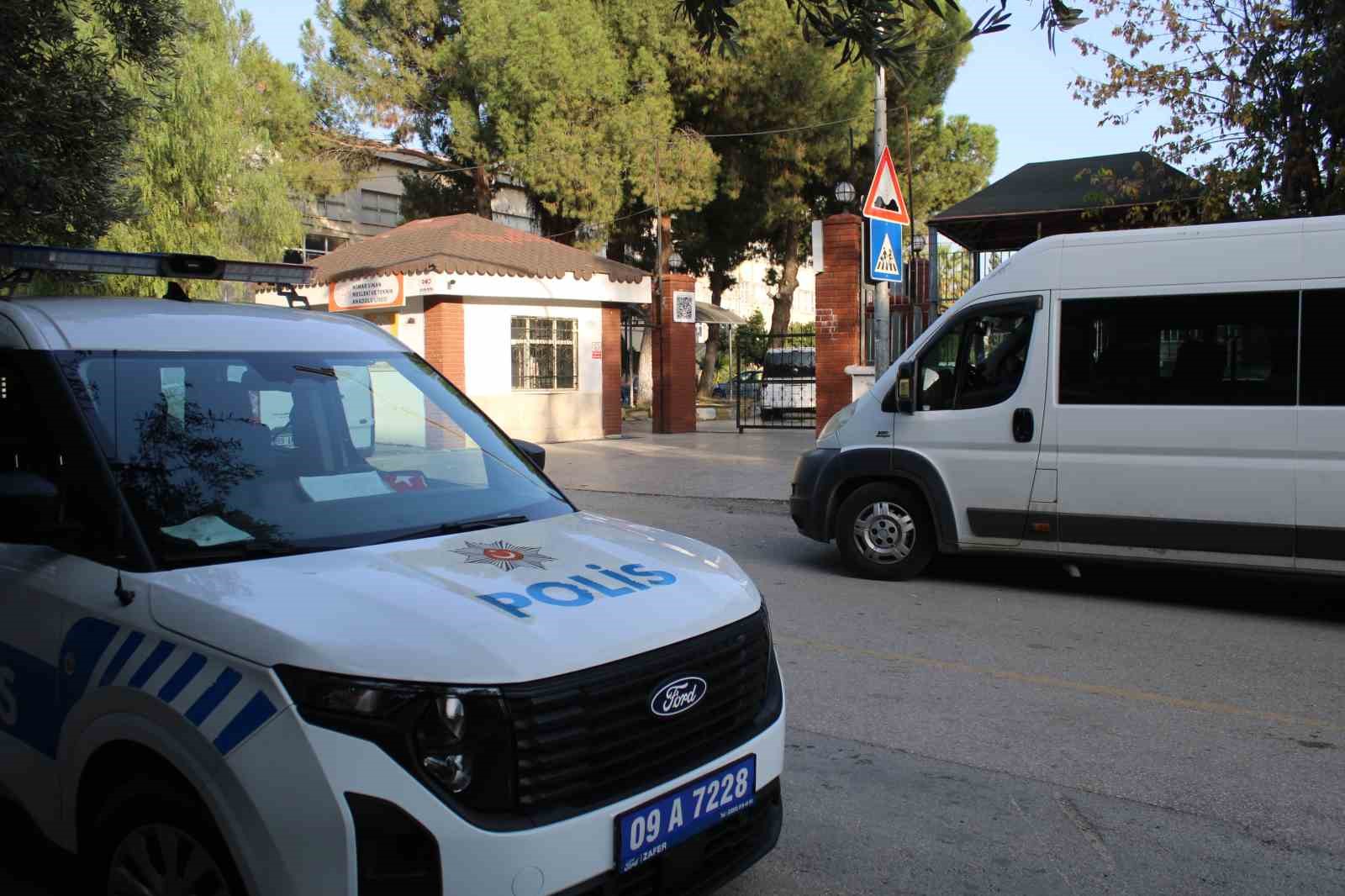 Aydın’da lise önünde bıçaklı kavga: 2 öğrenci yaralandı