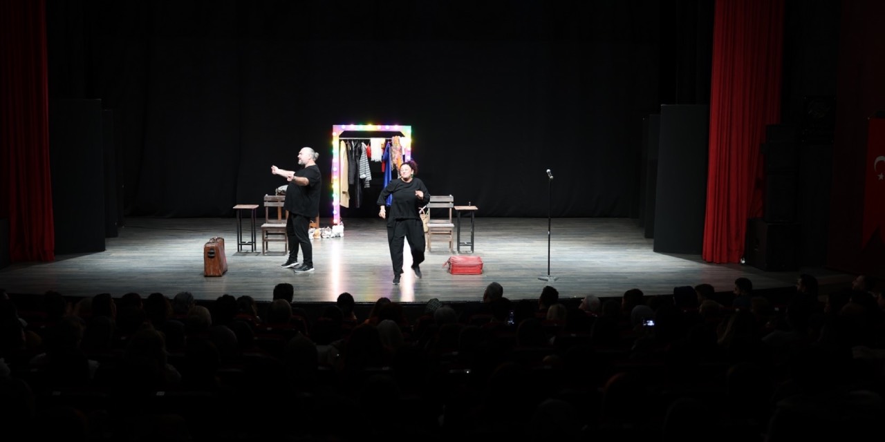 Aydın Büyükşehir Belediyesi Şehir Tiyatroları yeni sezonu açtı