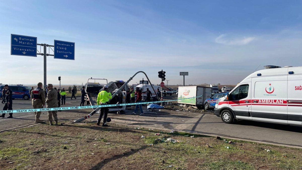 Diyarbakır'da feci kaza: 2 ölü, 3 yaralı