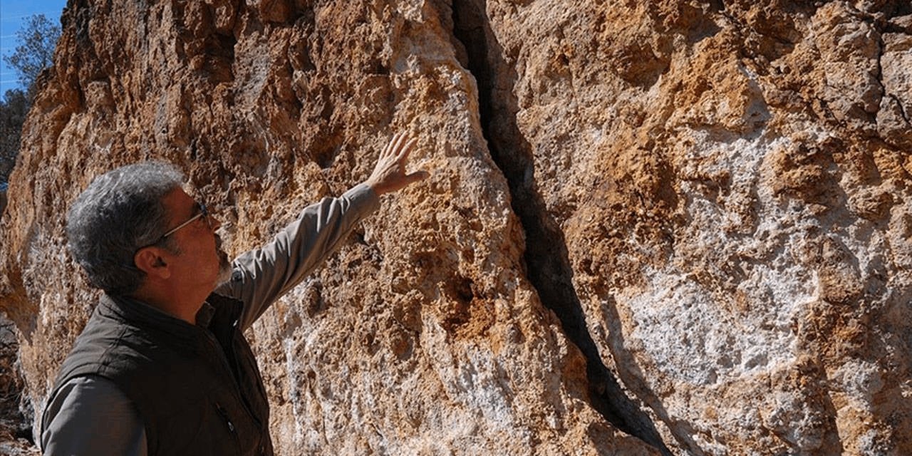 Deprem uzmanı uyardı: İzmir'in altında sessiz tehlike! 2 bin yıllık fay uyanıyor