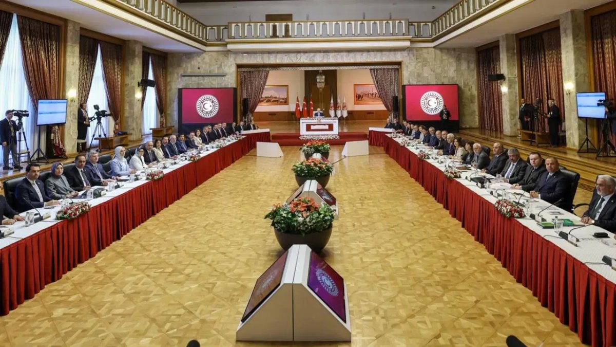 Komisyonda İmralı gerilimi: CHP salonu terk etti