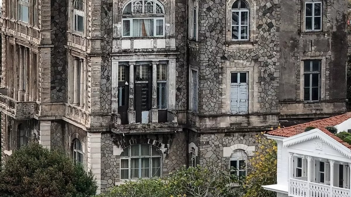 Boğazın gözbebeği  Zeki Paşa Yalısı satışa çıkarıldı: Paha biçilemiyor