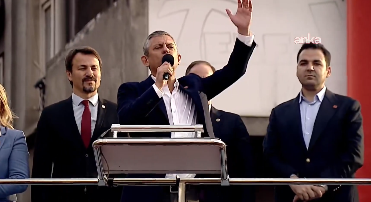 Özel’den İmralı eleştirilerine sert cevap: Kimsenin arkasına vagon olmayız