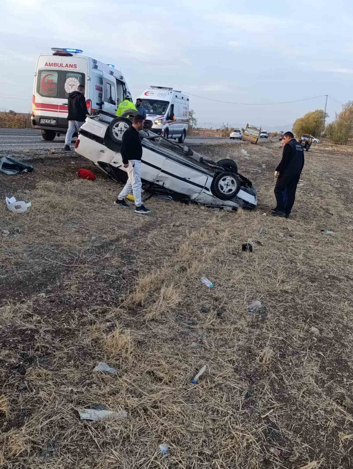 Otomobil araziye devrildi: 5 yaralı