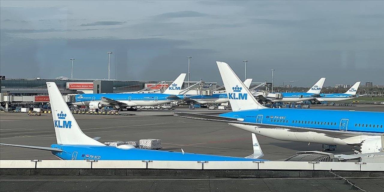 Hollanda’da 'drone' alarmı: Eindhoven Havalimanı kilitlendi, askeri üs yakınında silah sesleri!