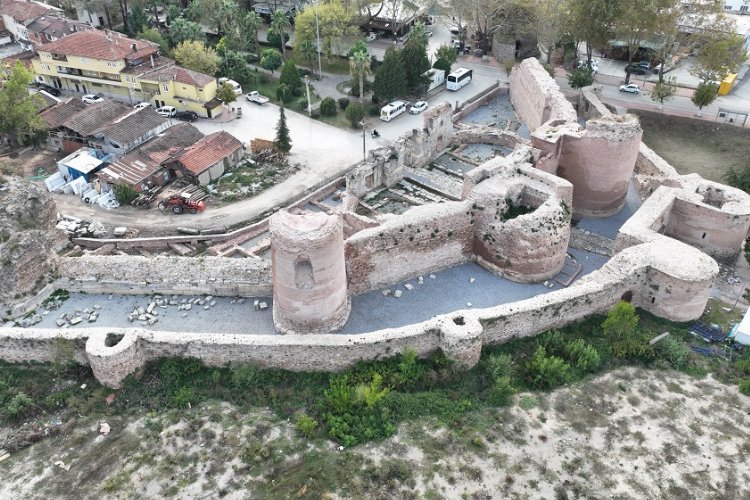 Bursa İznik'te 1800 yıllık Roma Tiyatrosu turizme kazandırıldı