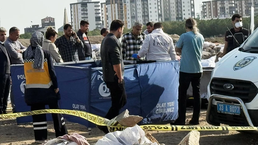 Mersin'de dehşet! Çekyatın içinden halıya sarılı ceset çıktı