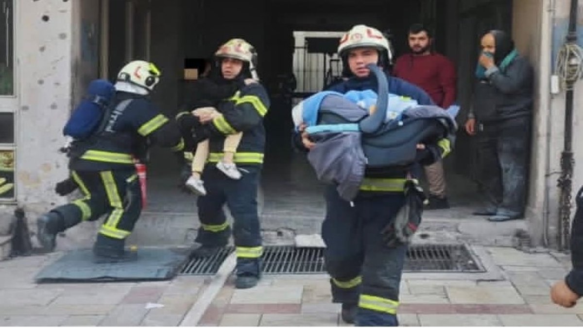 Denizli’de iş hanında çıkan yangında 17 çocuk 21 kişi kurtarıldı