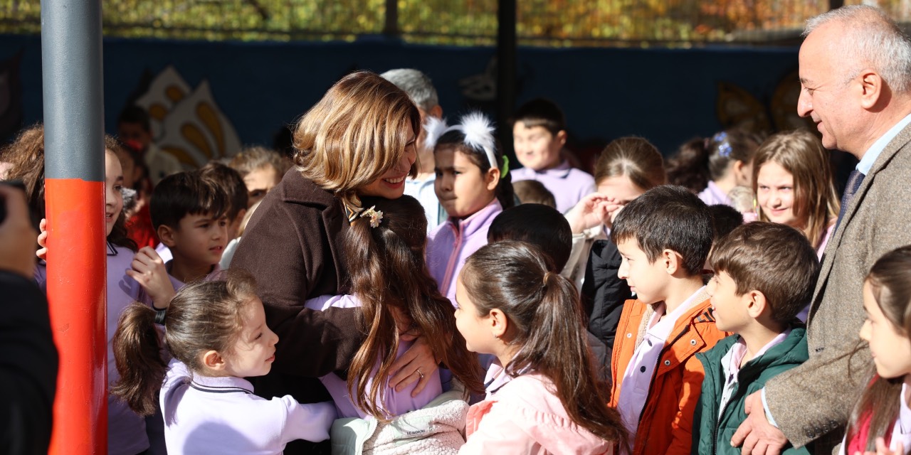 Başkan Ünlüce, Öğretmenler Günü töreni için mezun olduğu okulu ziyaret etti