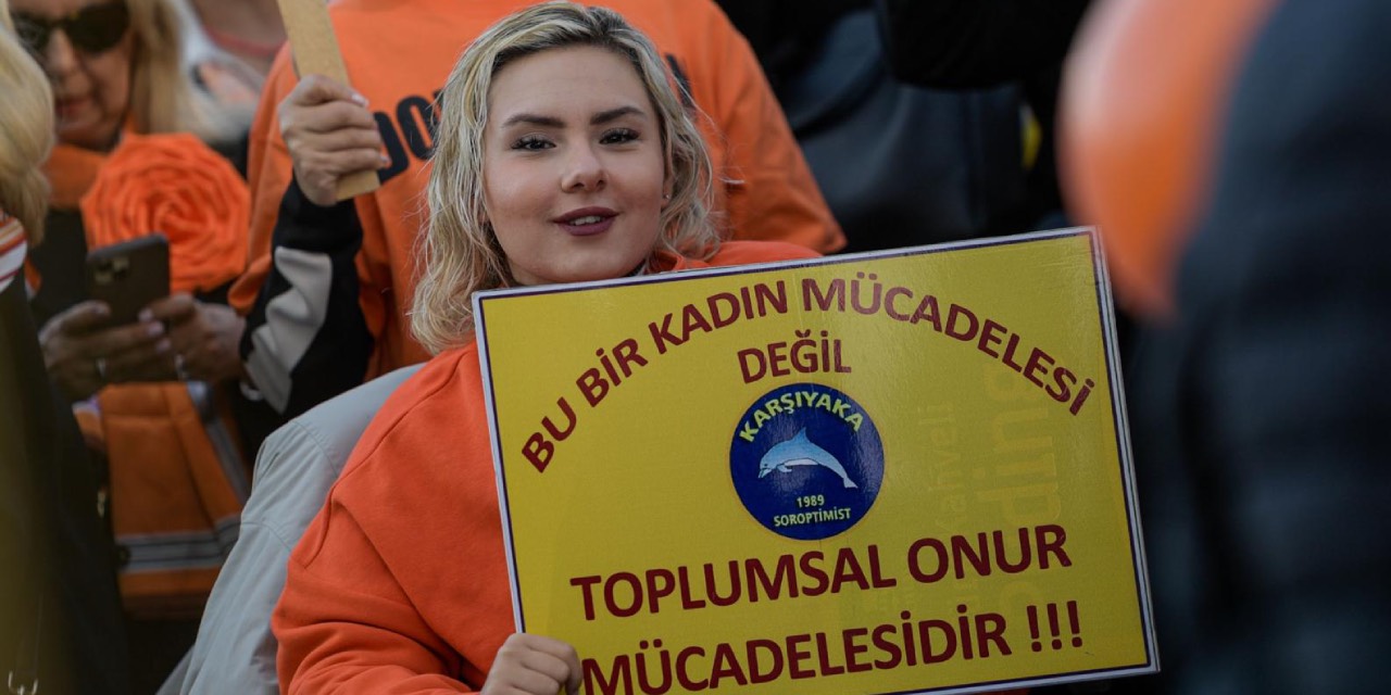 İzmir'de kadına şiddete karşı “turuncu” yürüyüş