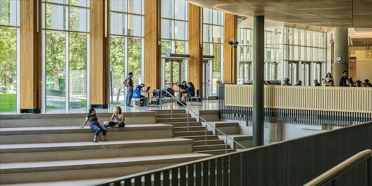 İngiltere'de öğrenci vizesi alarmı: İltica başvuruları rekor kırdı, kurallar sil baştan değişiyor