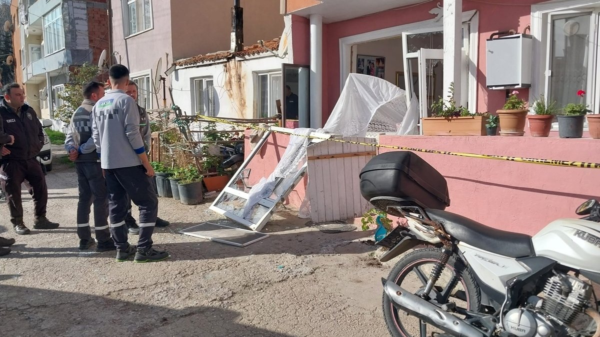 Çanakkale’de apartman dairesinde patlama