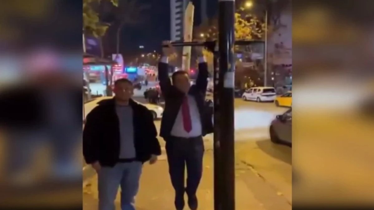 Mustafa Sarıgül de tabela akımına katıldı: Poz verdi