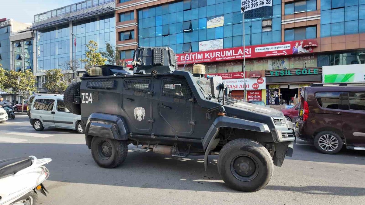 Esenyurt'ta korku dolu anlar: Bir otele pimi çekilmiş el bombası atıldı