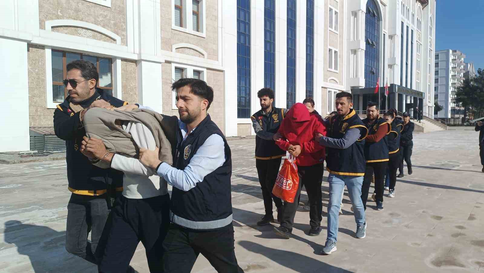 Masaj salonuna fuhuş operasyonu