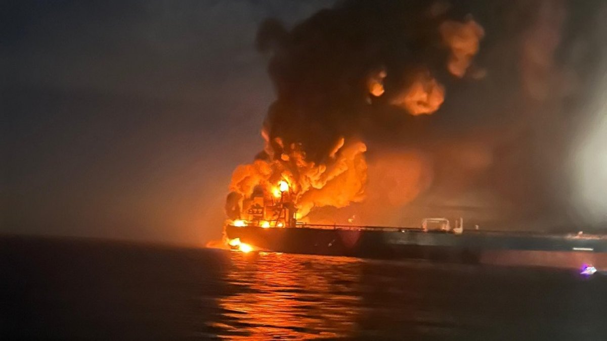 Karadeniz'de iki tankerde patlama: Açıklamalar peş peşe geldi