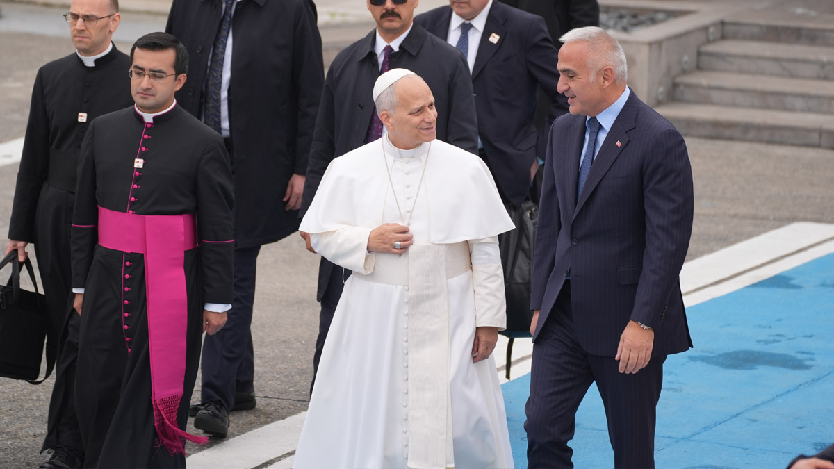 Tarihi ziyaret sona erdi: Papa Türkiye’den ayrıldı