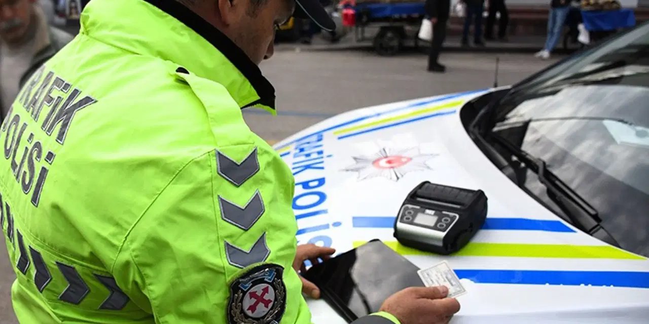 Ters yönde gitti, uyarılınca saldırdı: Yeni trafik cezaları yolda