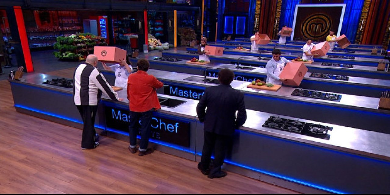 MasterChef Türkiye’de ilk ceket Çağatay’ın! Şef Maksut Aşkar’dan özel törenle giydi