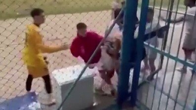 Amatör maçta ortalık karıştı