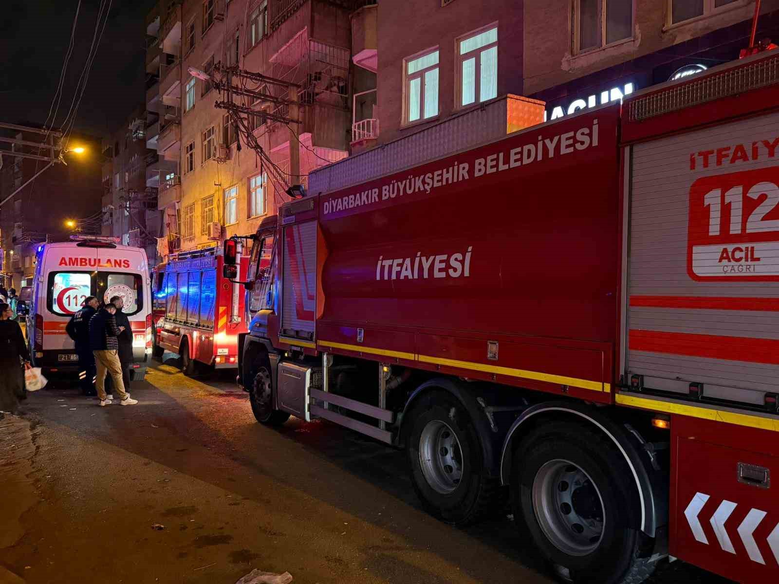 Eşine sinirlendi ateşe verdi