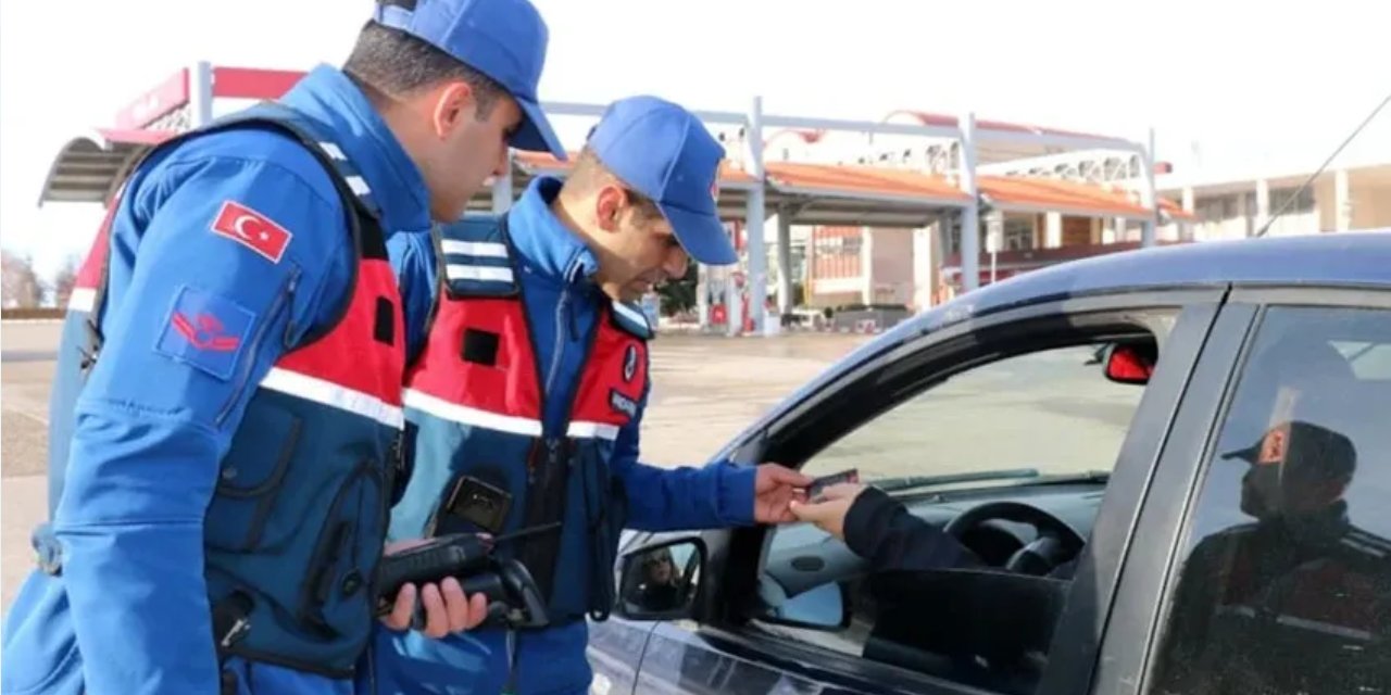 Jandarma hatalı park nedeniyle ceza yazdı, kim olduğunu öğrenince pişman oldu: Tüm cezayı kendisi ödeyecek